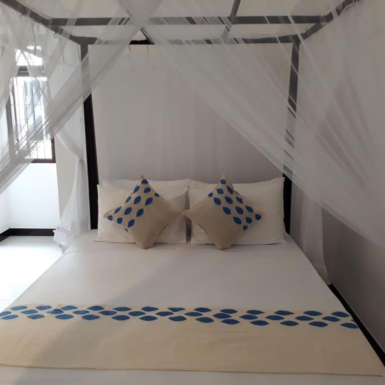 Apna Homestay Apartments Унаватуна Екстер'єр фото
